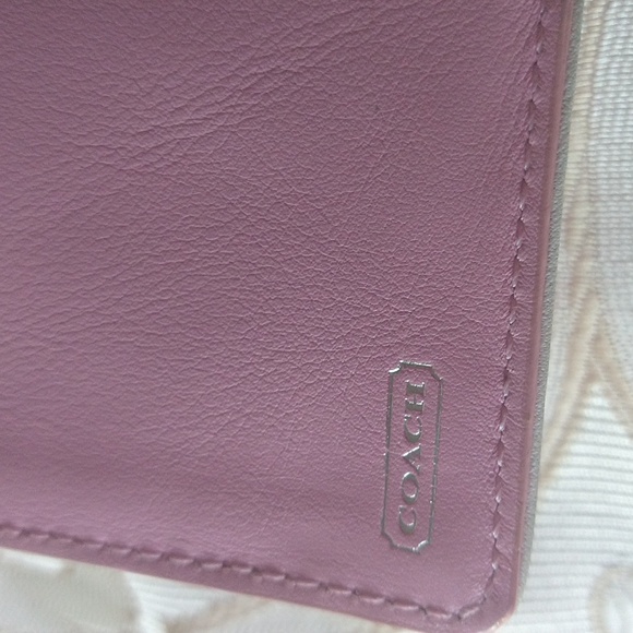 Coach Pink Leather Trifold Wallet With Snap. Decorative Edges - Picture 8 of 11